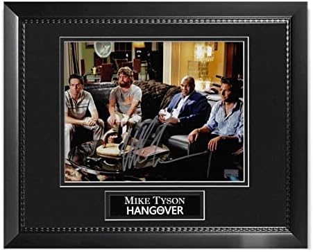 מייק טייסון הנגאובר חתום בתצלום עם חתימה מסומנת ל- 11x14 NEP - תמונות אגרוף עם חתימה