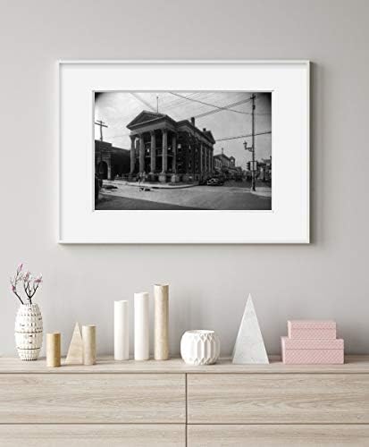 תצלום אינסופי תצלום של סטאונטון, וירג'יניה: סצנת רחוב עם בניין ציבורי בחזית