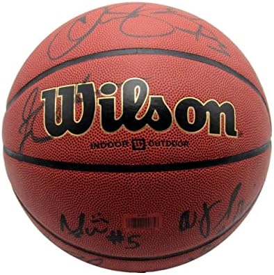 UConn 2003-04 NCAA Champs Multi-Autoggephy על ידי 13 כדורסל וילסון 177566-כדורסל מכללות חתימה